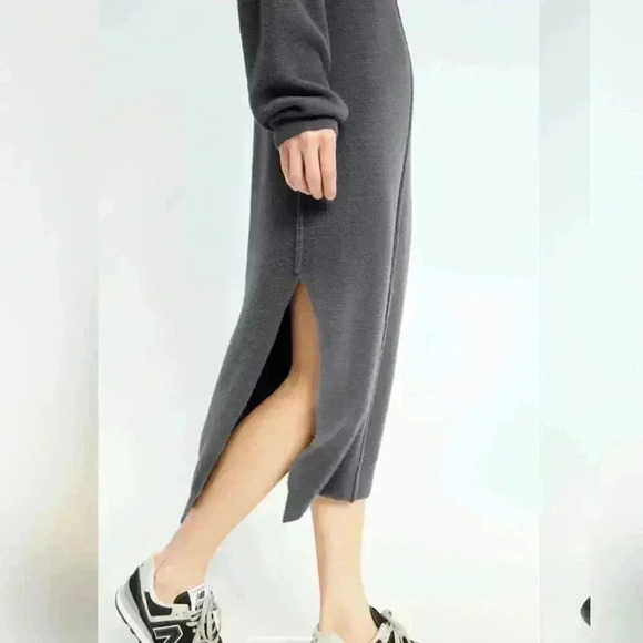 Aritzia Wilfred Free
Hush Knit V-Neck Dress LIKE NEW - Picture 6 of 9